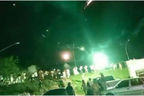 Fogos da prefeitura atingem crianças e famílias em Porto Murtinho