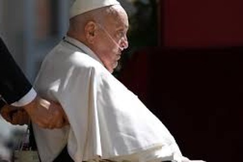 Papa Francisco faz visita surpresa à Basílica de São Pedro para rezar junto ao túmulo de São Pio X